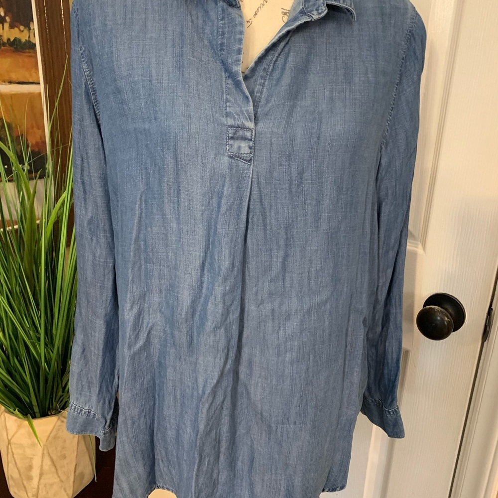 🌸Banana Republic Light Denim Blouse🌸